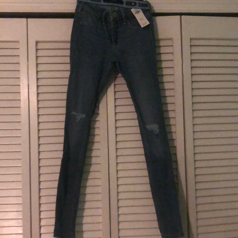 00 Hollister jeans NWT